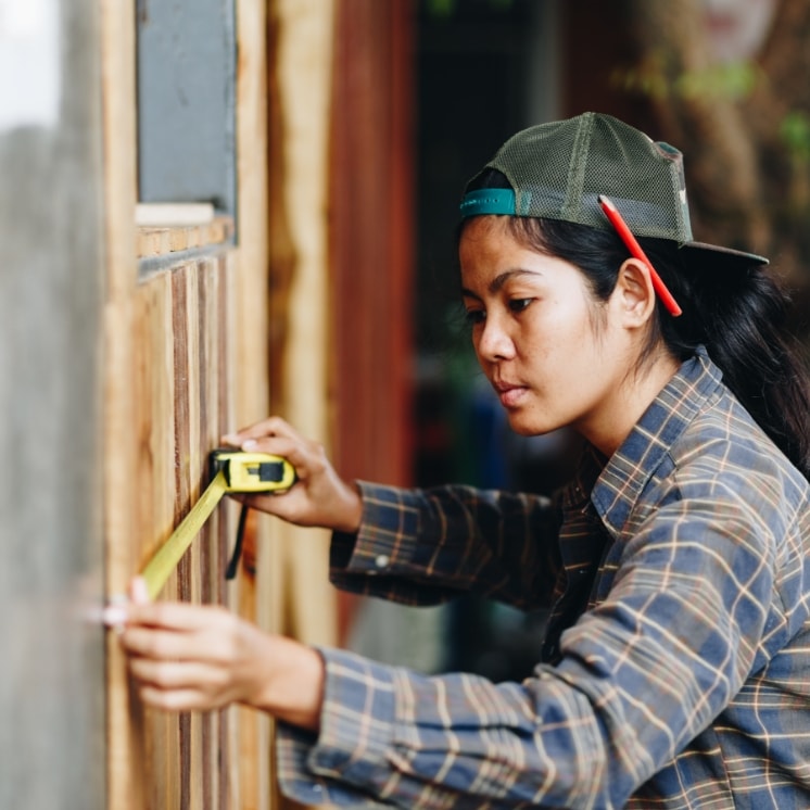 girl measuring